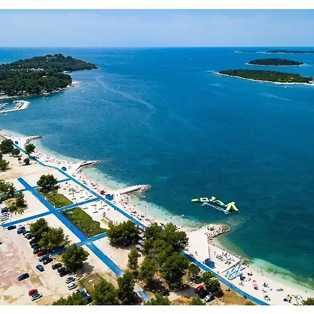 Anamaria 2km Beach