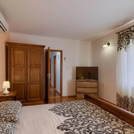 Anamaria 2km Beach Vila *
