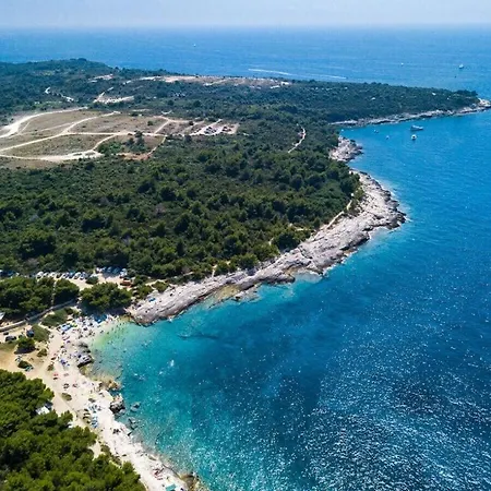 Anamaria 2km Beach Sisan