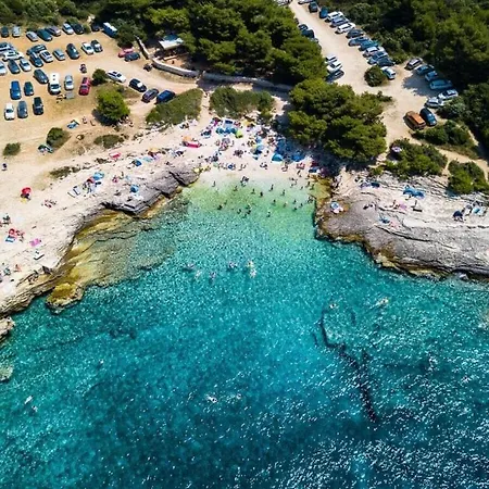 Anamaria 2km Beach Vila *